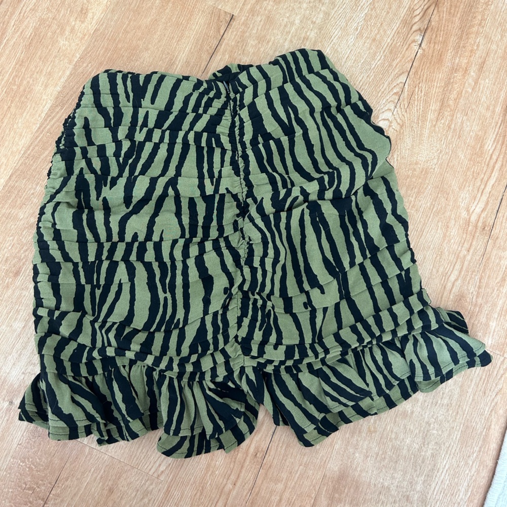 Zara green and black zebra skirt - Picture 4 of 6